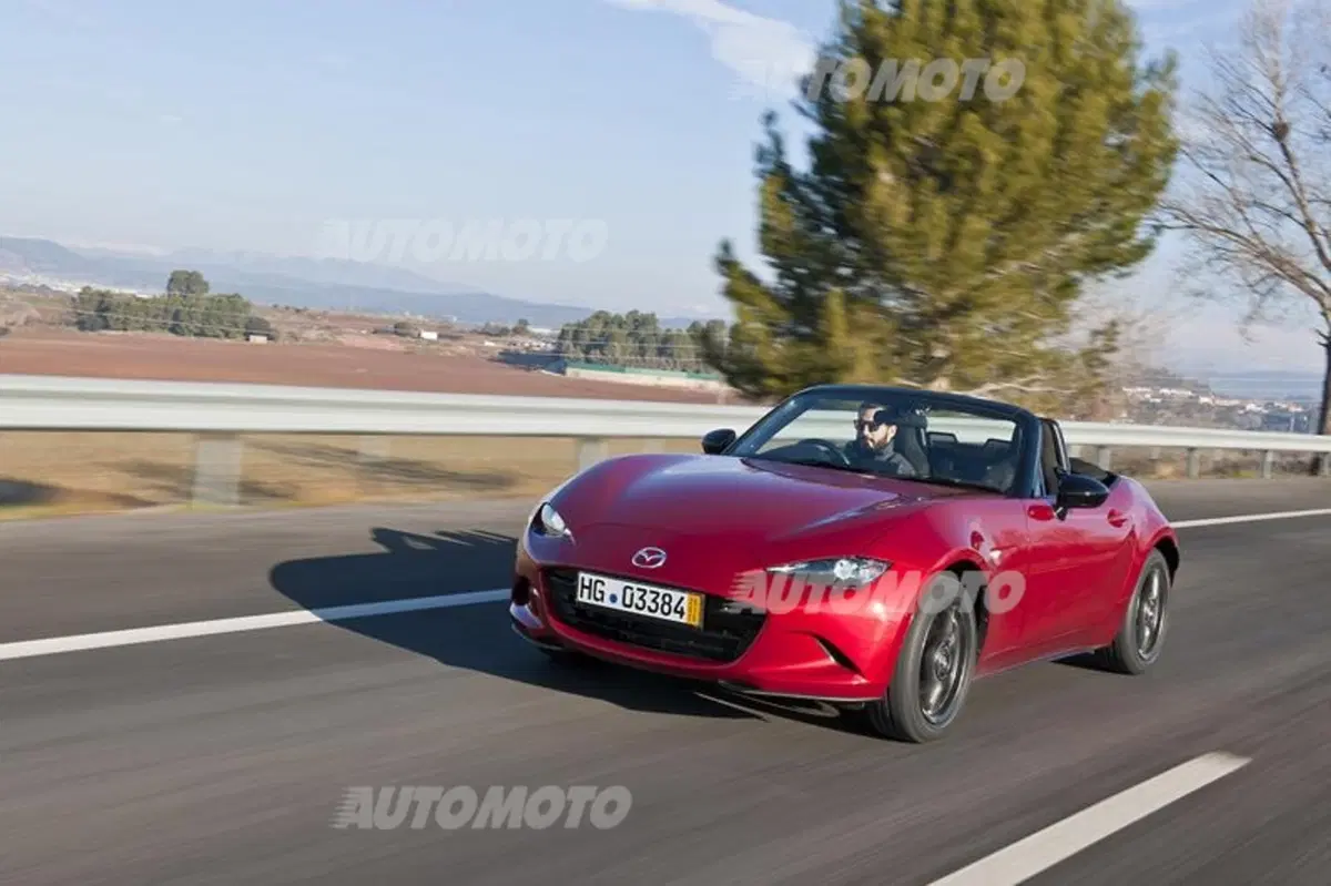 Nuova Mazda MX-5: costa ancora meno! Prezzi (per l'Italia!) e scheda tecnica (16)