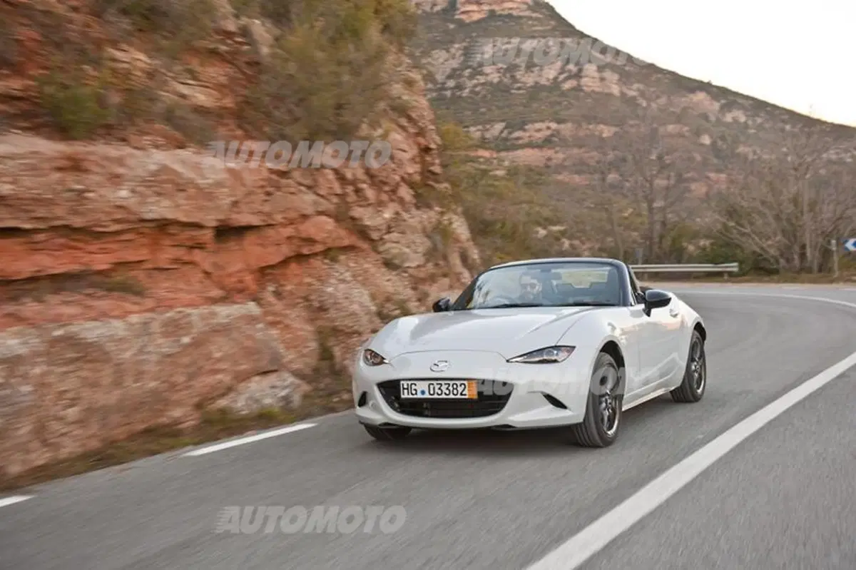 Nuova Mazda MX-5: costa ancora meno! Prezzi (per l'Italia!) e scheda tecnica (17)