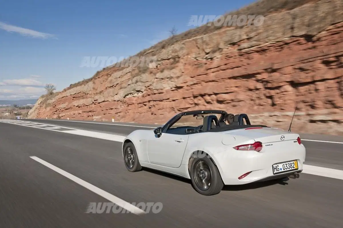 Nuova Mazda MX-5: costa ancora meno! Prezzi (per l'Italia!) e scheda tecnica (19)