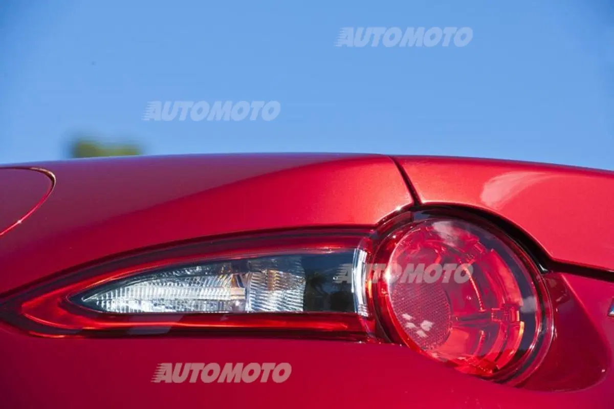 Nuova Mazda MX-5: costa ancora meno! Prezzi (per l'Italia!) e scheda tecnica (21)