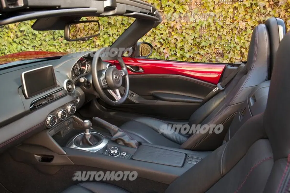 Nuova Mazda MX-5: costa ancora meno! Prezzi (per l'Italia!) e scheda tecnica (23)