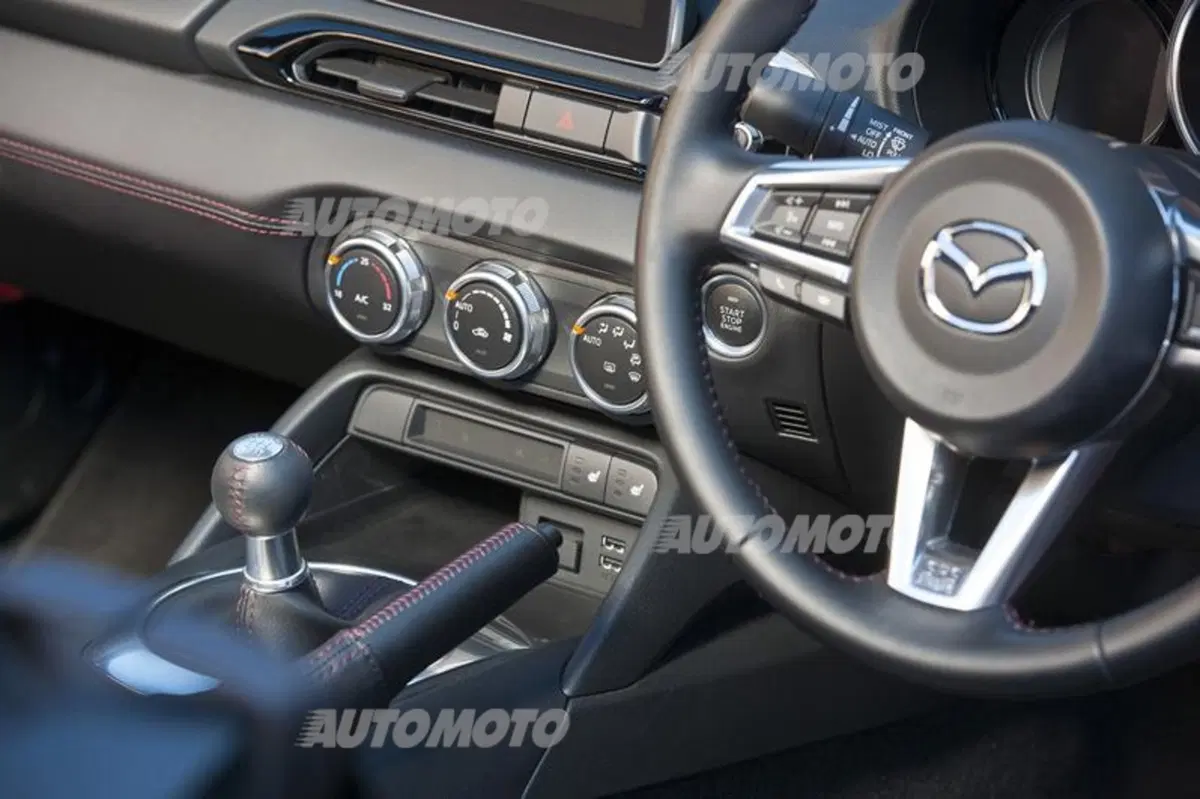 Nuova Mazda MX-5: costa ancora meno! Prezzi (per l'Italia!) e scheda tecnica (26)