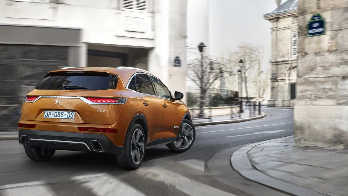 DS 7 Crossback, esordio al Salone di Ginevra 2017 (3)