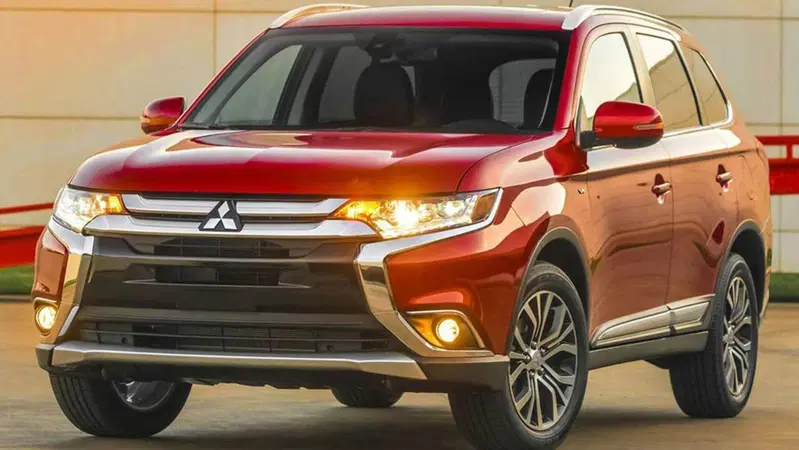 Mitsubishi Outlander restyling: gioca a fare il raffinato