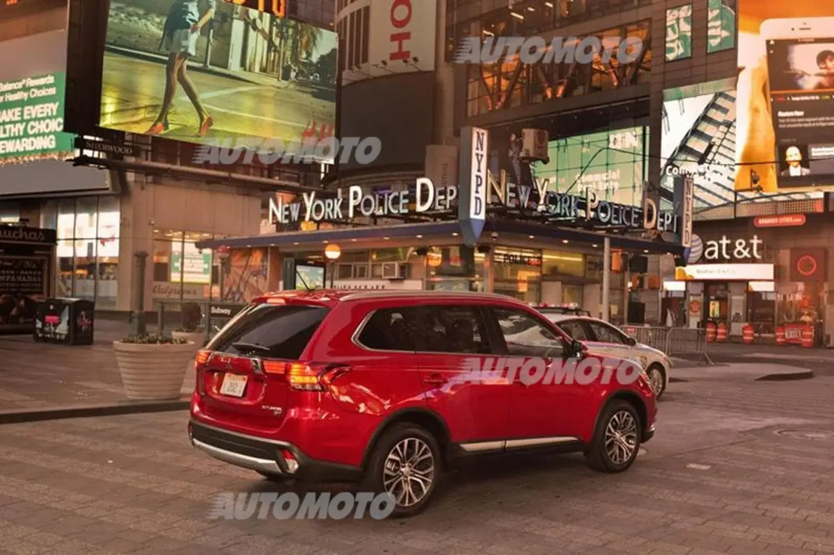 Mitsubishi Outlander restyling: gioca a fare il raffinato (6)