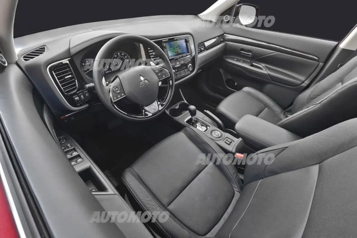 Mitsubishi Outlander restyling: gioca a fare il raffinato (17)