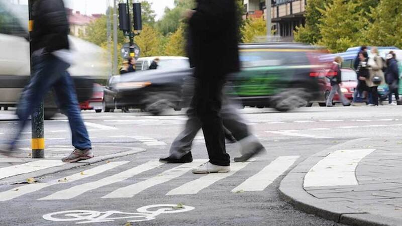 Mortalit&agrave; dimezzata tra gli automobilisti europei, ma rimane alta per ciclisti e pedoni