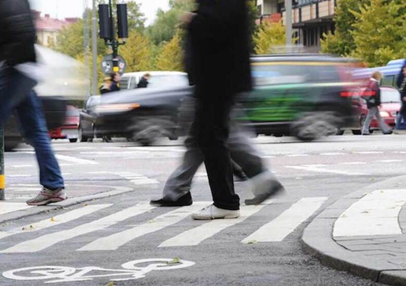 Mortalit&agrave; dimezzata tra gli automobilisti europei, ma rimane alta per ciclisti e pedoni