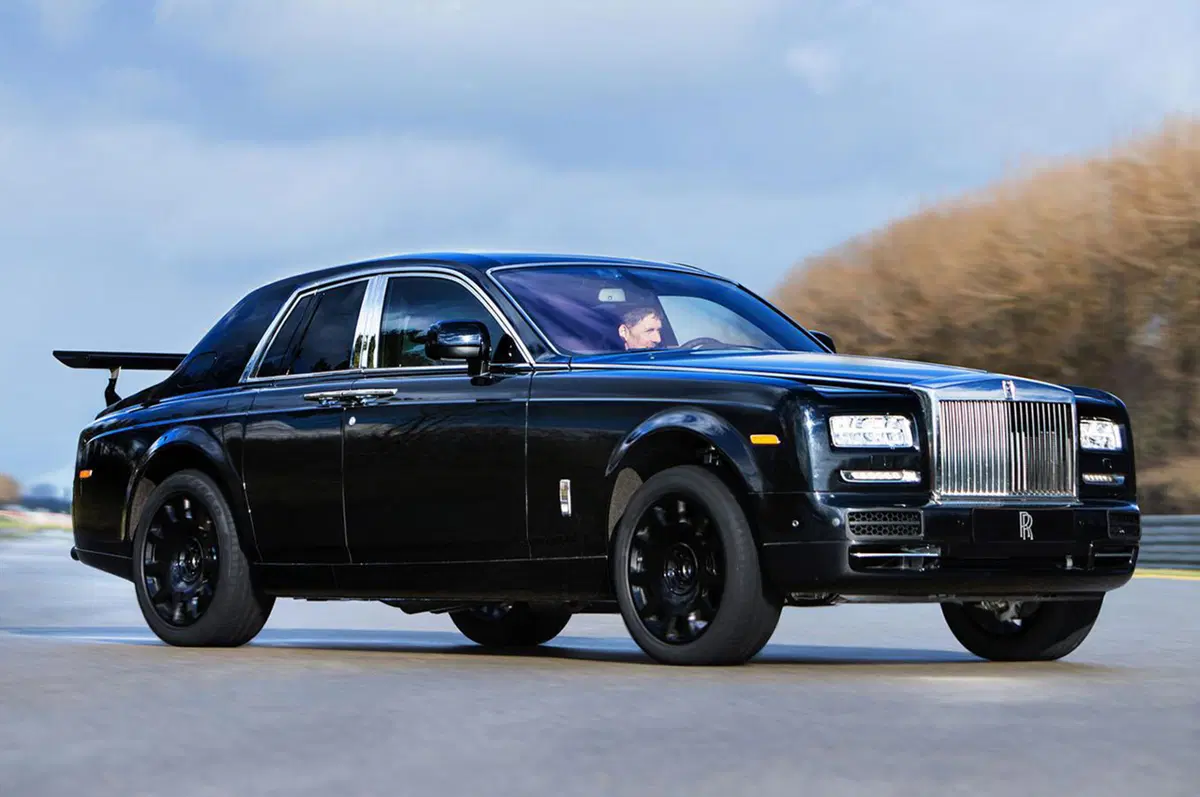 Rolls-Royce: sotto a questo strano muletto si nasconde il futuro SUV