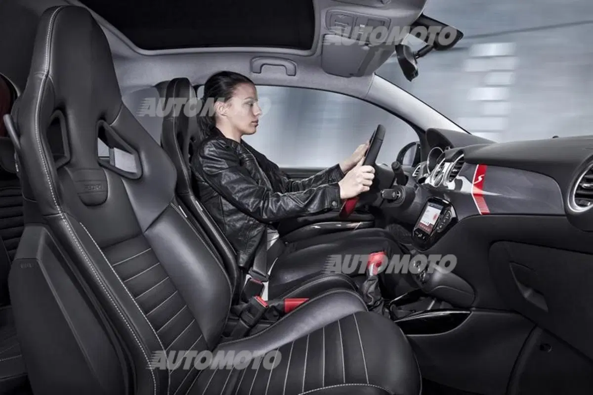 Opel Adam Rocks S: avventurosa sì, ma anche sportiva (10)