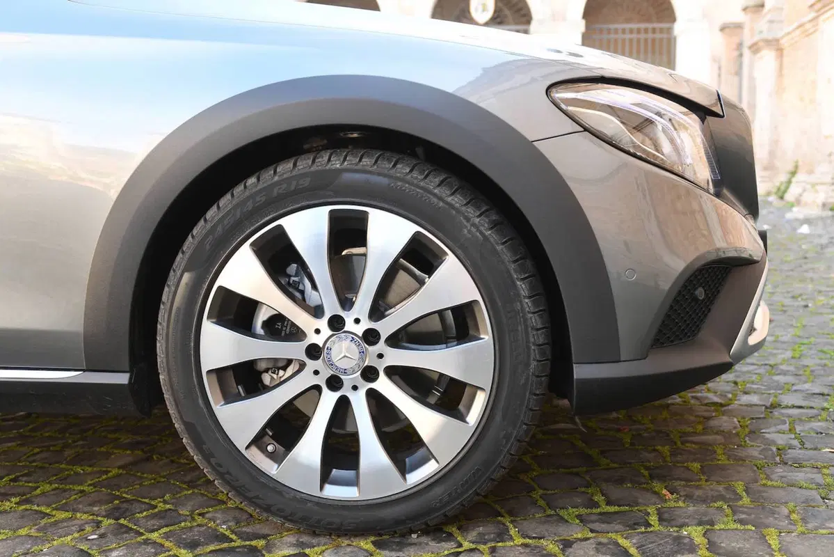 Mercedes Classe E All-Terrain: la SW senza limiti (24)