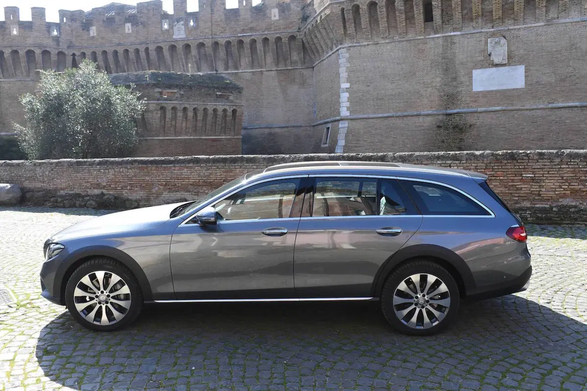 Mercedes Classe E All-Terrain: la SW senza limiti (36)