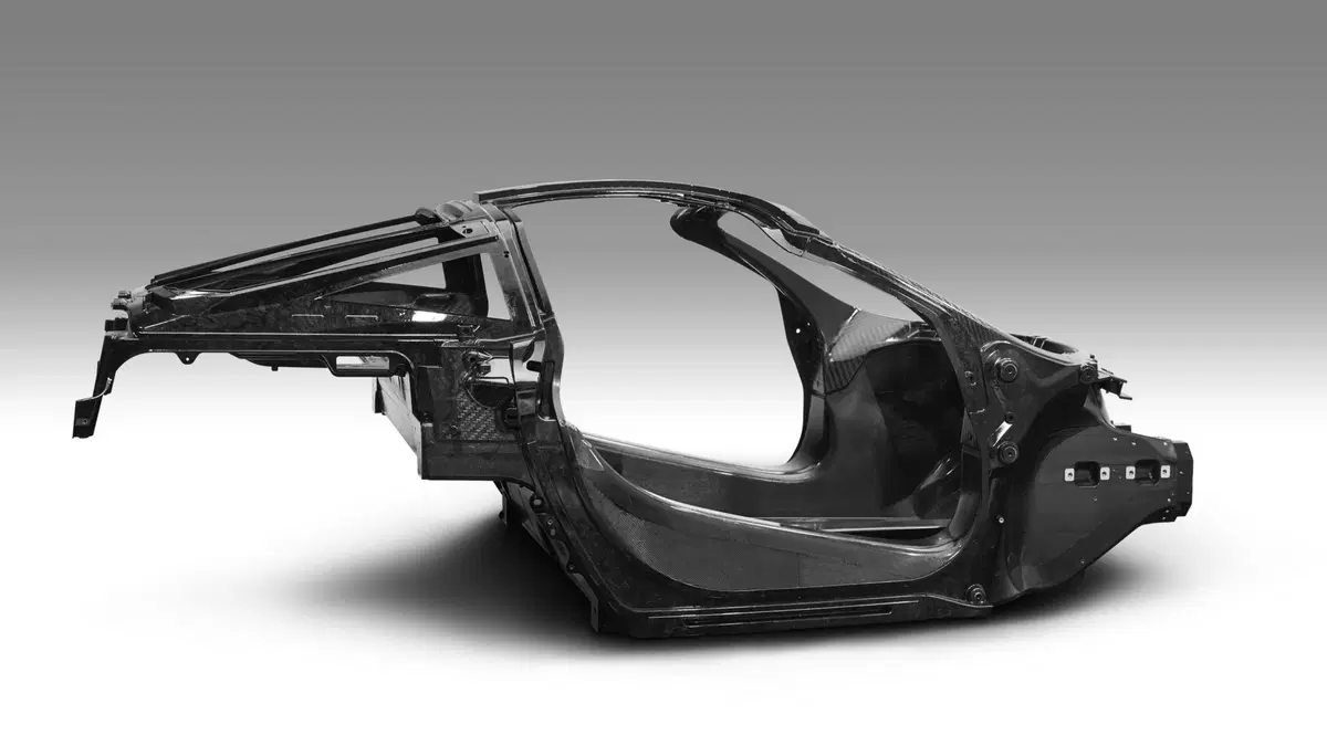 McLaren 720S, ecco la prima immagine ufficiale (5)