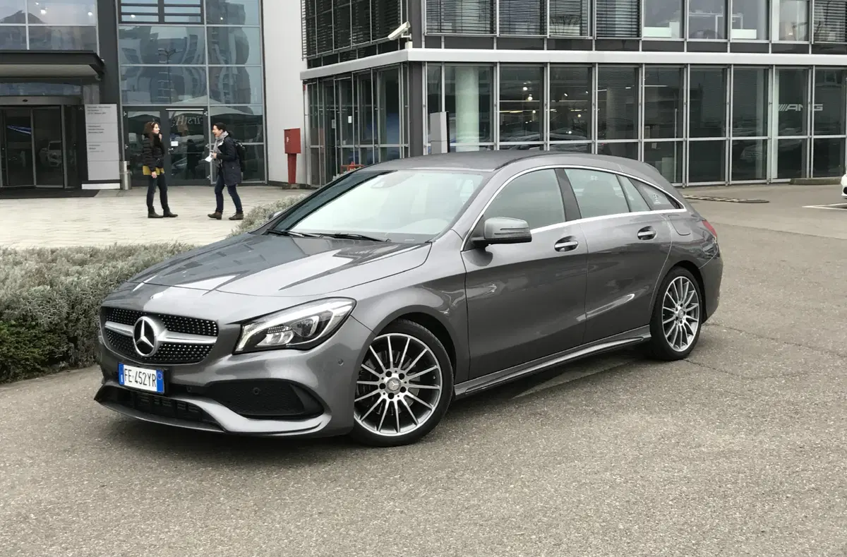 Mercedes CLA Shootingbrake, un'auto alla sìSettimana della Moda (2)