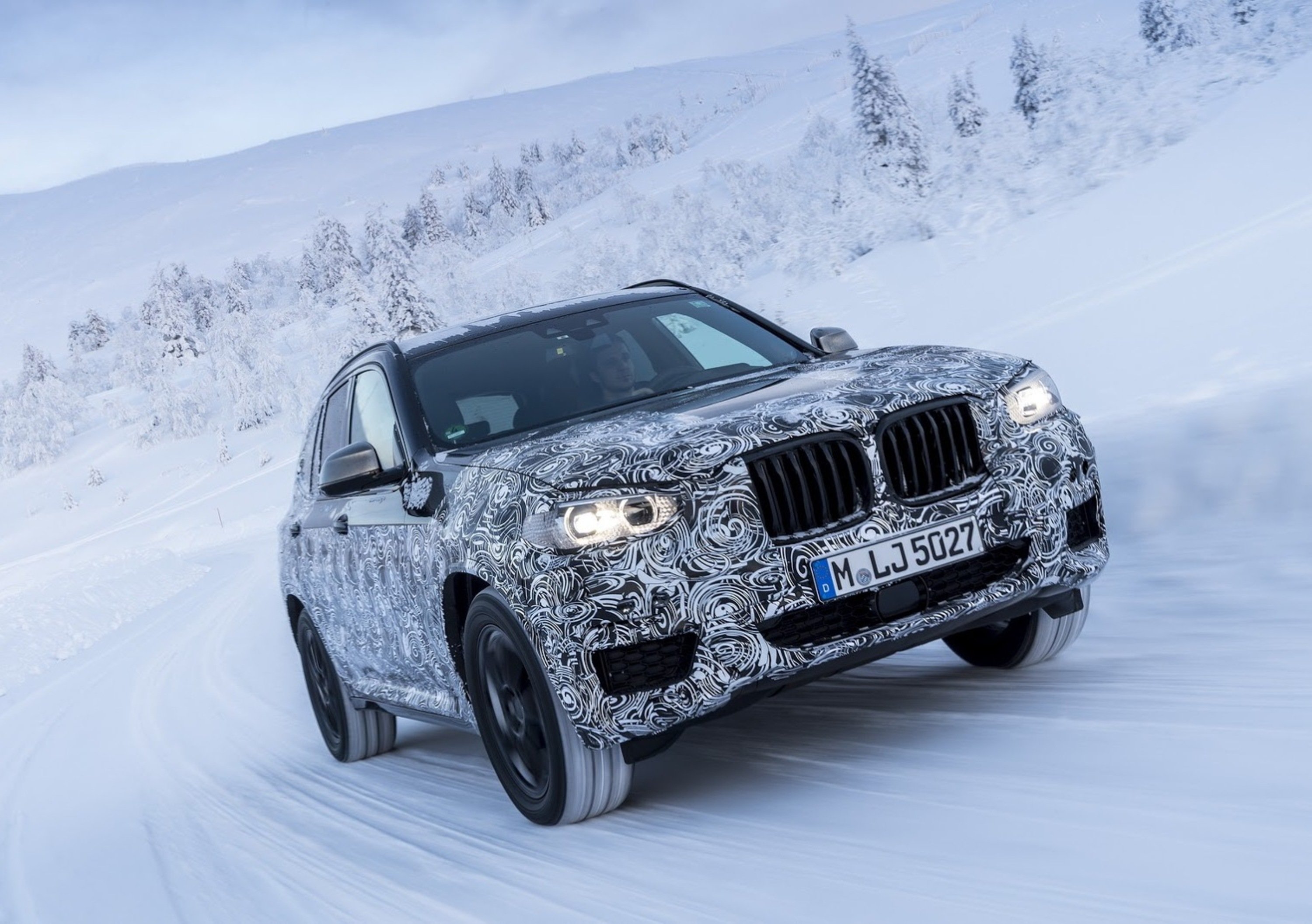BMW nuova X3: video sulla neve
