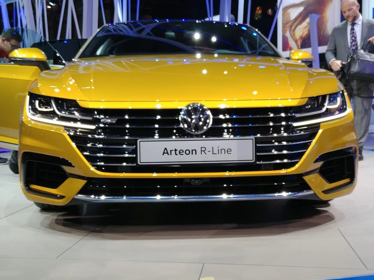 Volkswagen Arteon, l'ammiraglia debutta al Salone di Ginevra 2017 (2)
