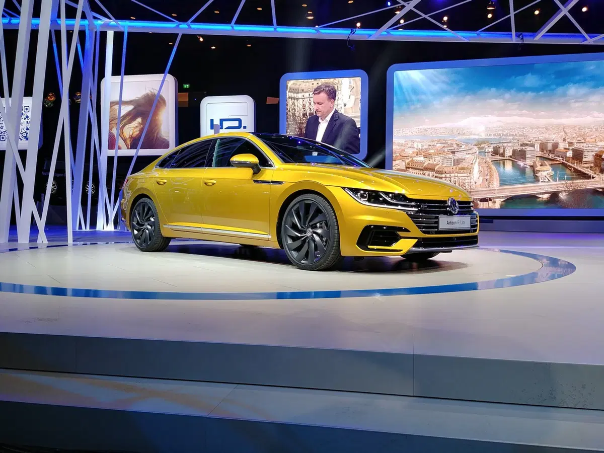 Volkswagen Arteon, l'ammiraglia debutta al Salone di Ginevra 2017 (10)