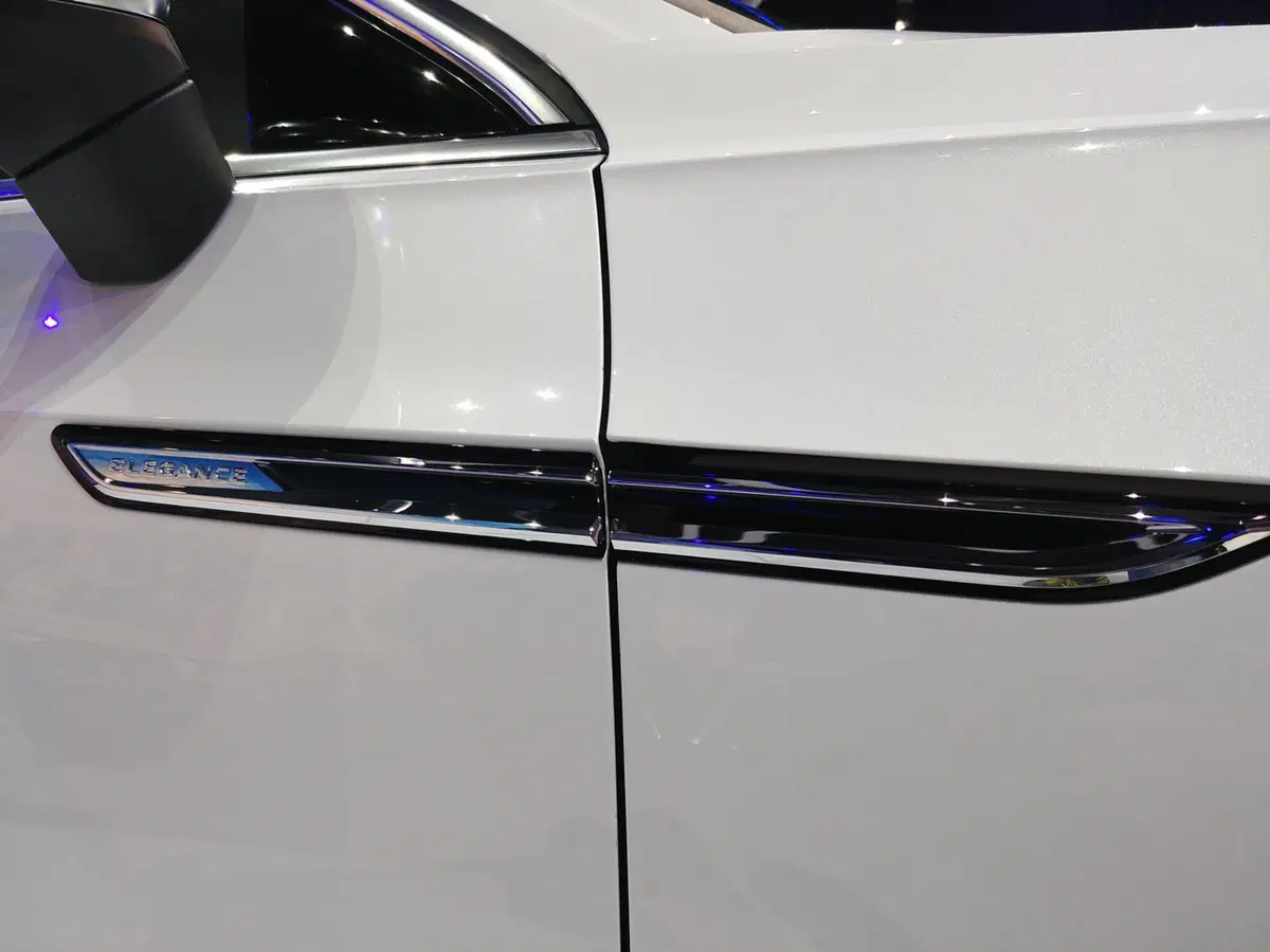 Volkswagen Arteon, l'ammiraglia debutta al Salone di Ginevra 2017 (8)