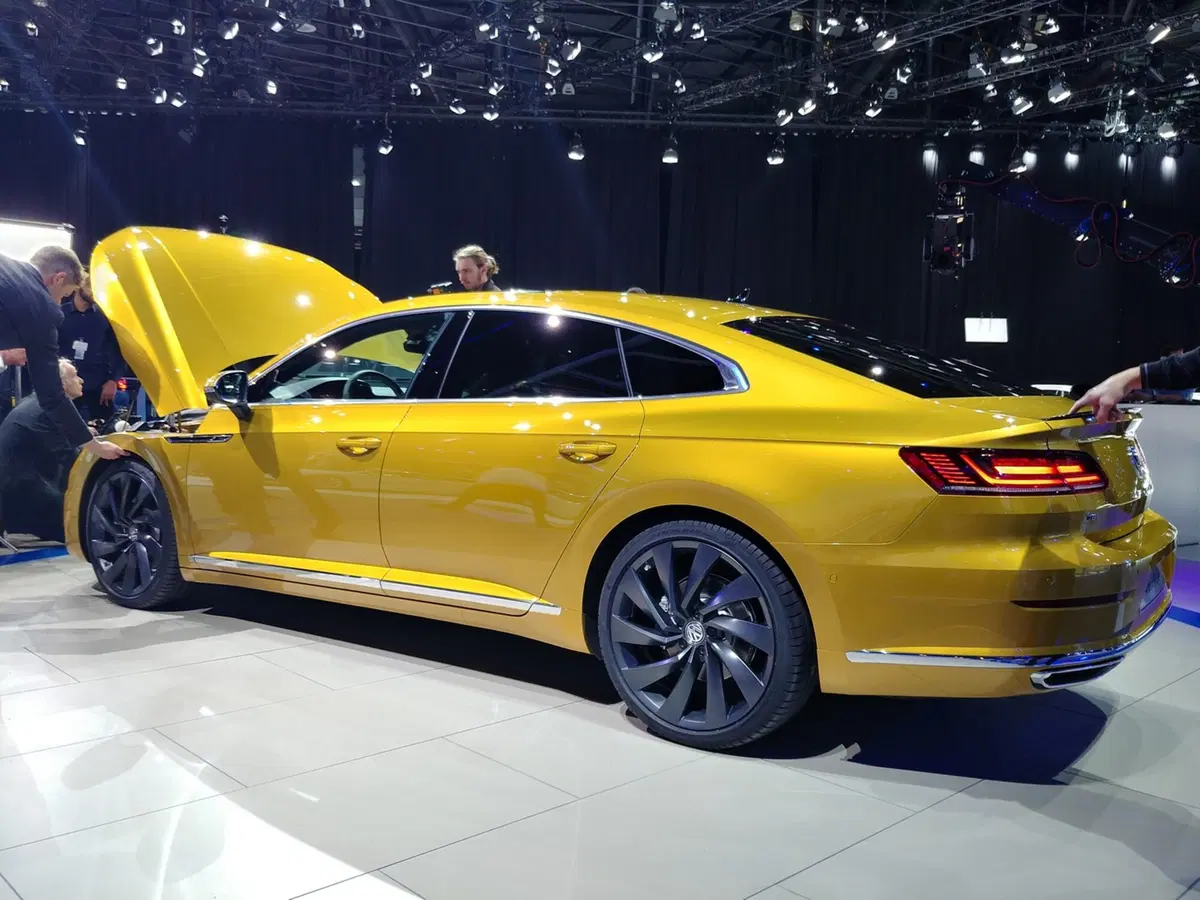 Volkswagen Arteon, l'ammiraglia debutta al Salone di Ginevra 2017