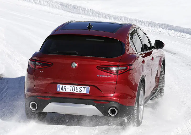 Alfa Romeo Stelvio (25)