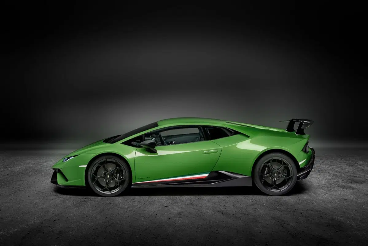 Lamborghini Huracan Performante, debutta con 640 CV al Salone di Ginevra 2017 (14)