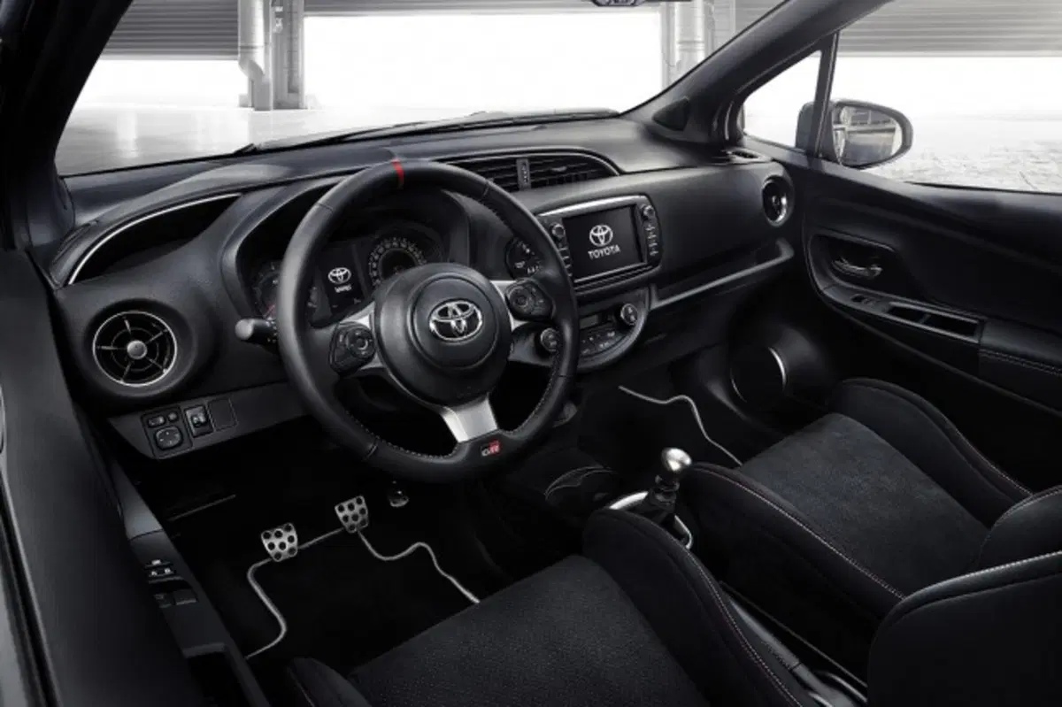 Toyota Yaris GRMN, 210 CV al Salone di Ginevra 2017 (2)