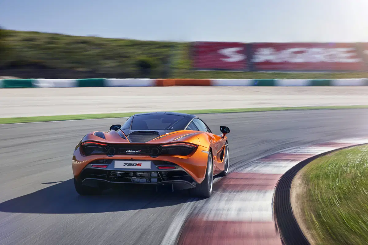 McLaren 720S, la nuova supercar di Woking al Salone di Ginevra 2017 [Video] (13)