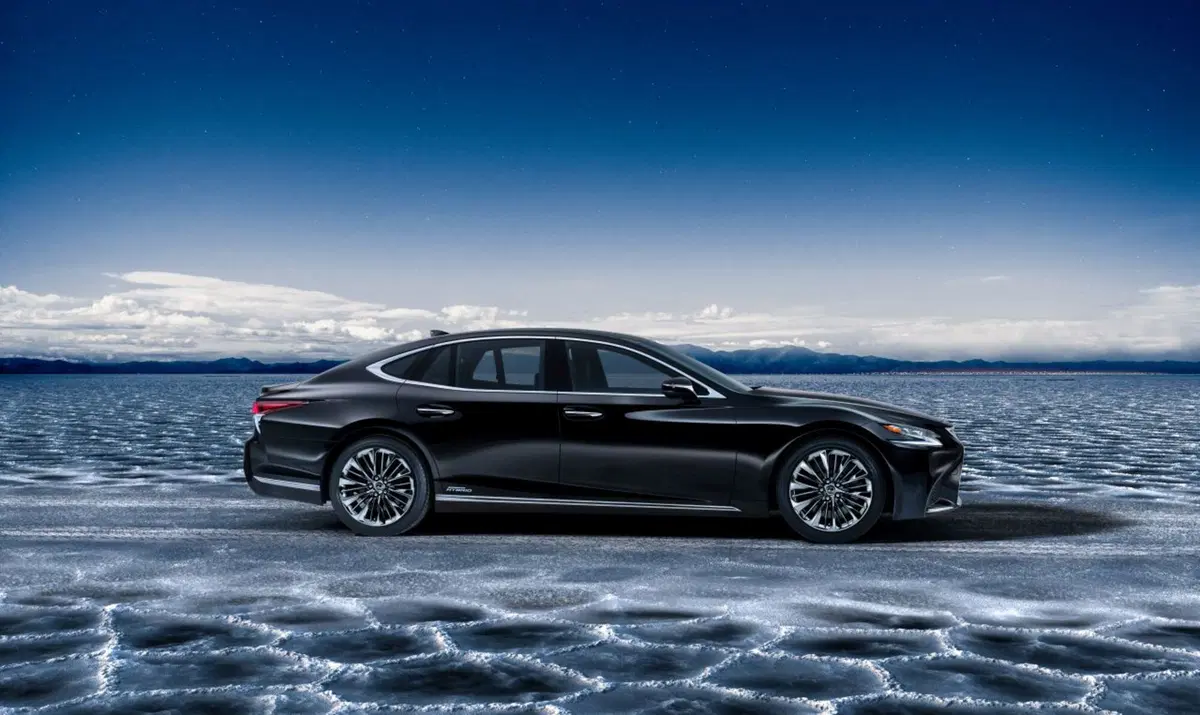 Lexus LS 500h, l'ammiraglia ibrida al Salone di Ginevra 2017 (2)