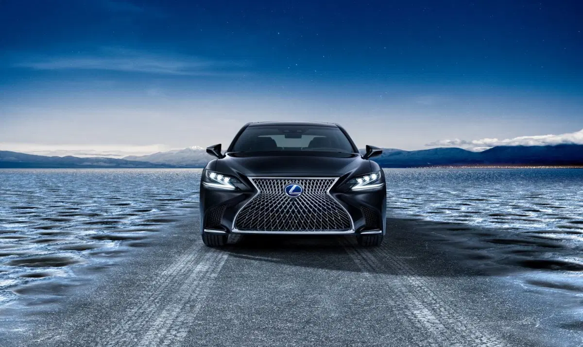 Lexus LS 500h, l'ammiraglia ibrida al Salone di Ginevra 2017 (5)