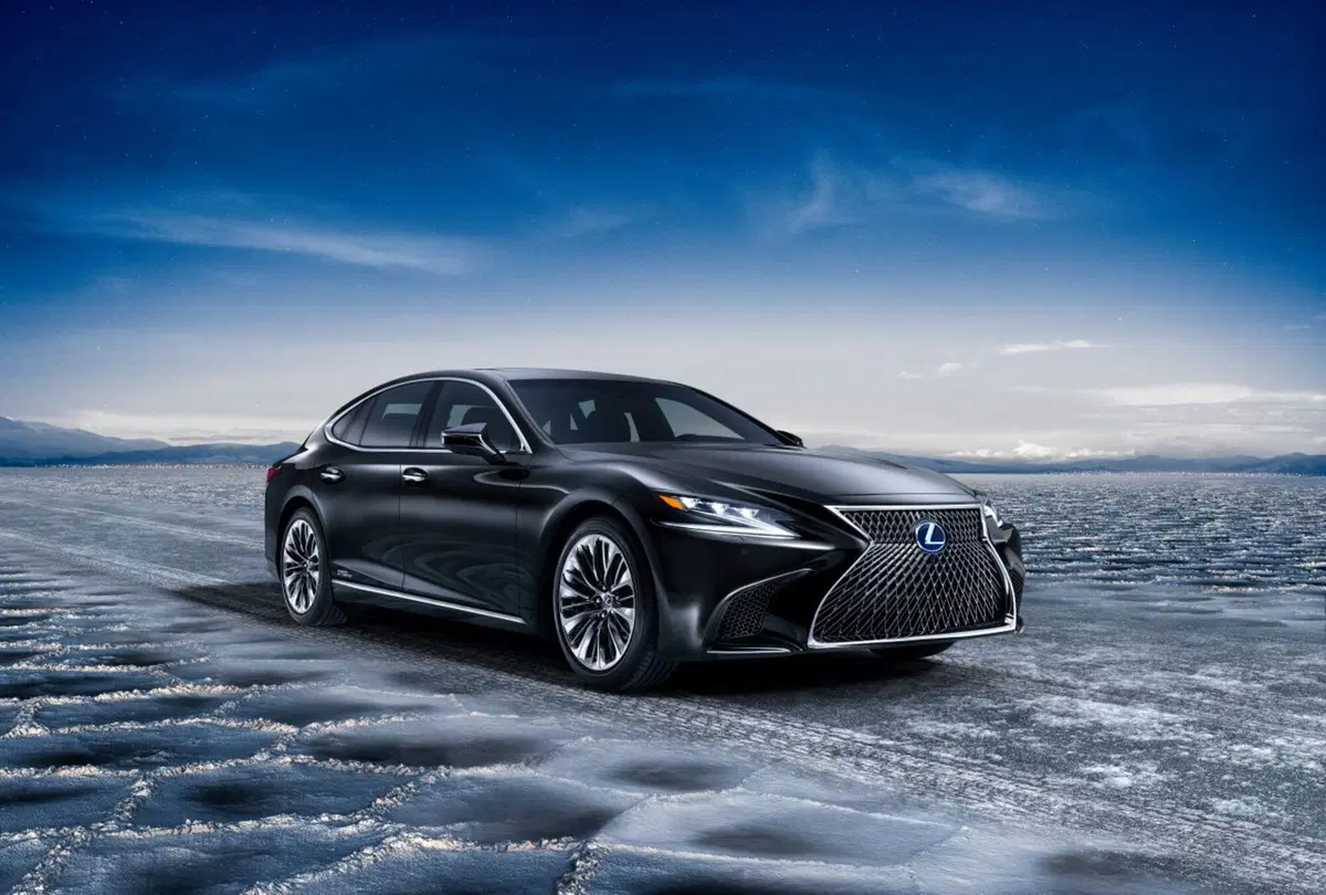 Lexus LS 500h, l'ammiraglia ibrida al Salone di Ginevra 2017