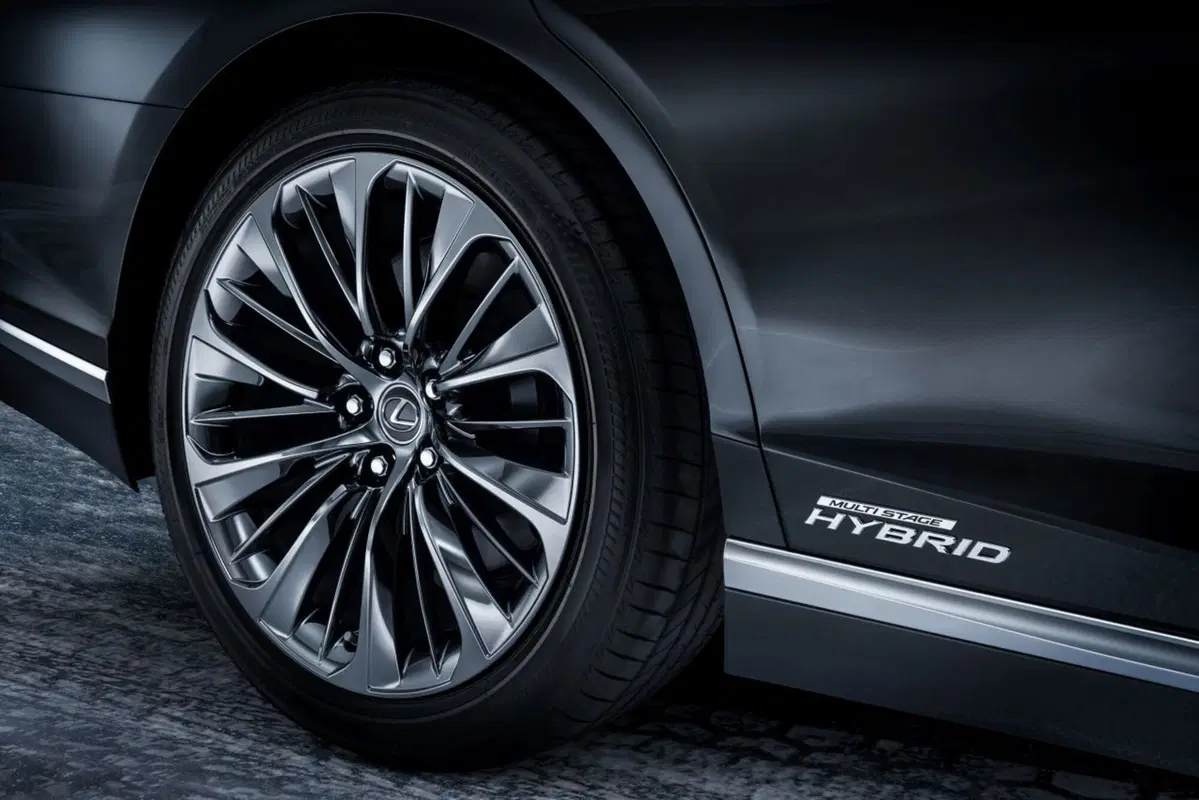Lexus LS 500h, l'ammiraglia ibrida al Salone di Ginevra 2017 (6)