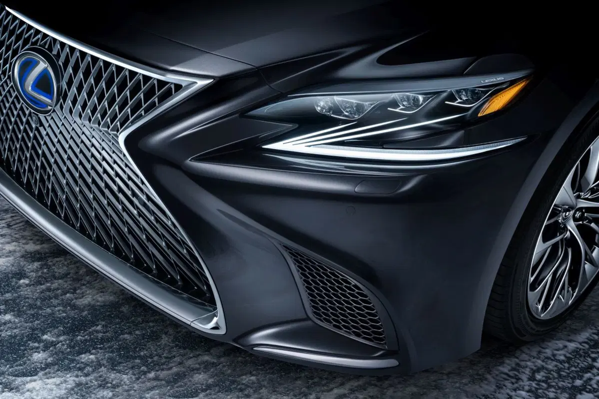 Lexus LS 500h, l'ammiraglia ibrida al Salone di Ginevra 2017 (9)