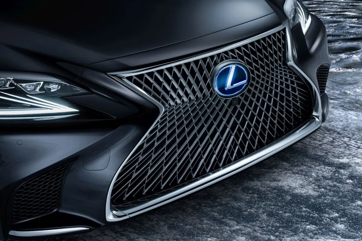 Lexus LS 500h, l'ammiraglia ibrida al Salone di Ginevra 2017 (11)