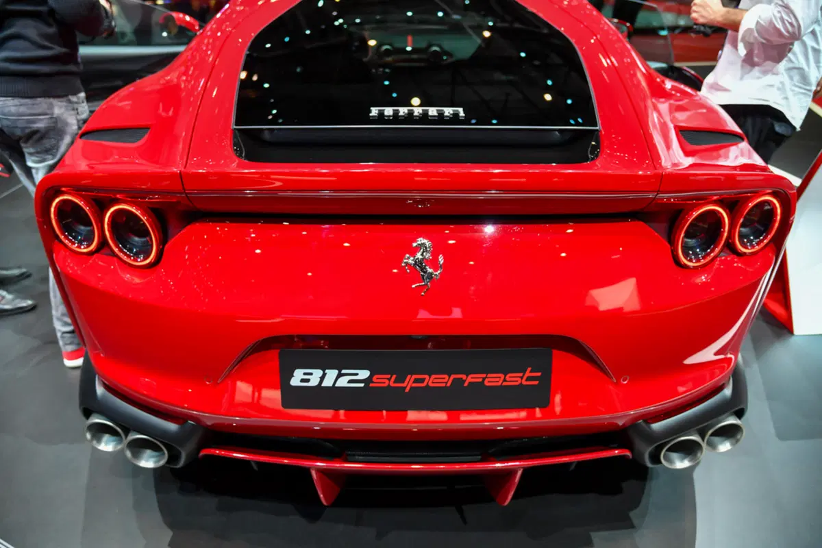 Ferrari 812 Superfast, la videorecensione al Salone di Ginevra 2017 [Video] (12)