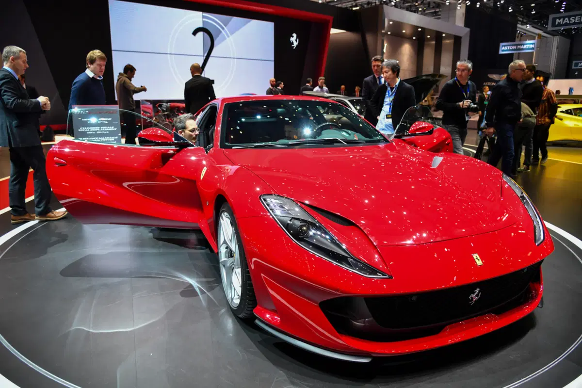 Ferrari 812 Superfast, la videorecensione al Salone di Ginevra 2017 [Video] (17)