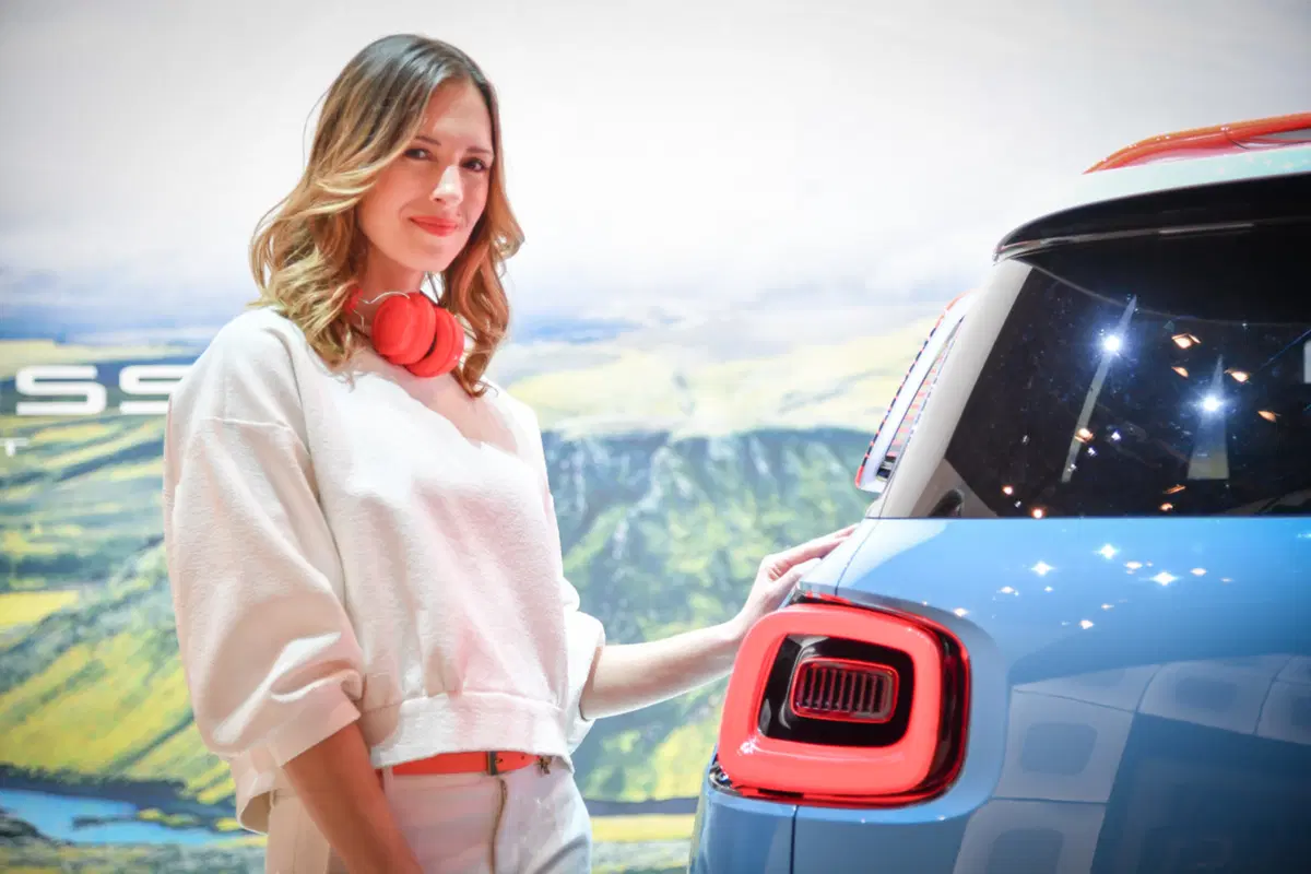 Salone di Ginevra 2017: le ragazze più belle! [Gallery] (17)