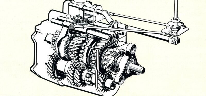 Trasparenza di un classico cambio automobilistico a quattro marce di alcuni anni fa. A parte quelli della retromarcia, gli altri ingranaggi hanno dentature elicoidali per migliorare la silenziosit&agrave; di funzionamento (Mercedes-Benz)