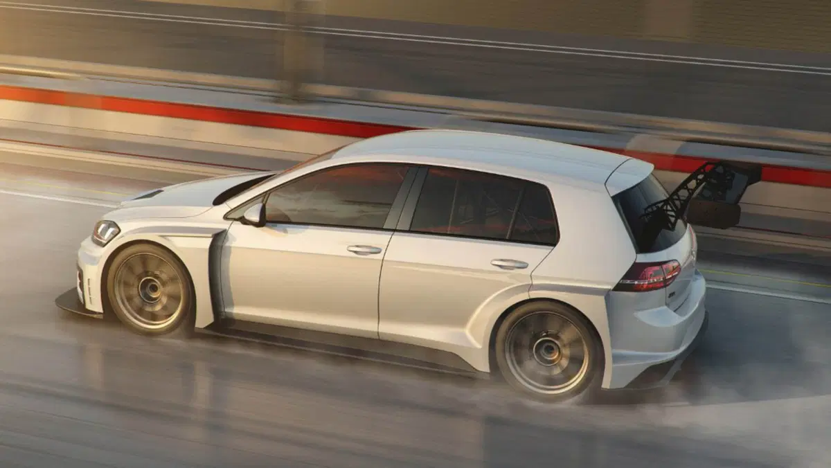 Volkswagen Golf GTI TCR 2017, la potenza sale a 350 CV (2)