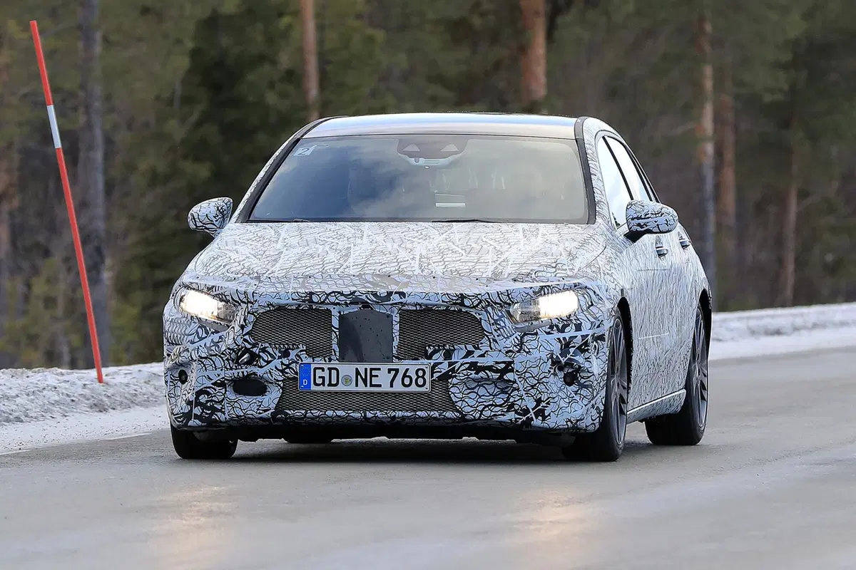 Nuova Mercedes Classe A: foto dai test (2)