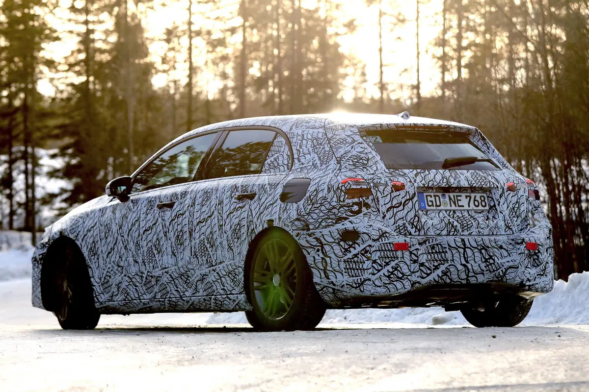 Nuova Mercedes Classe A: foto dai test (4)