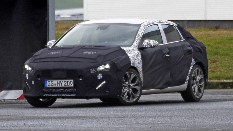 Hyundai i30 Fastback: spy shots