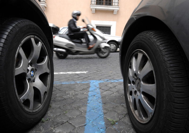 Parcheggio gratis senza bancomat? C&#039;&egrave; la prima sentenza