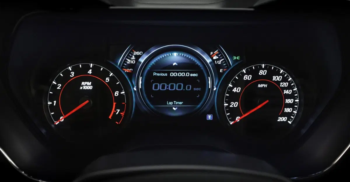 Quale comprare, Confronto: Lexus RC 300h Vs Chevrolet Camaro 2.0 Turbo (3)