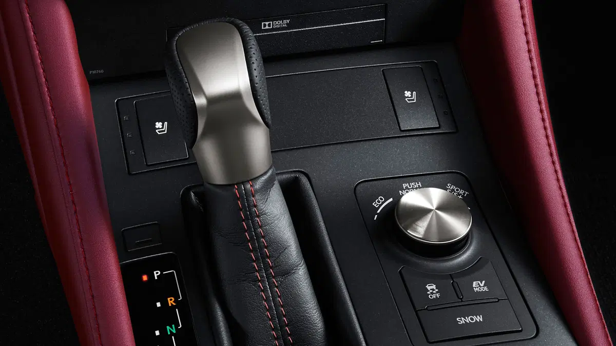 Quale comprare, Confronto: Lexus RC 300h Vs Chevrolet Camaro 2.0 Turbo (2)
