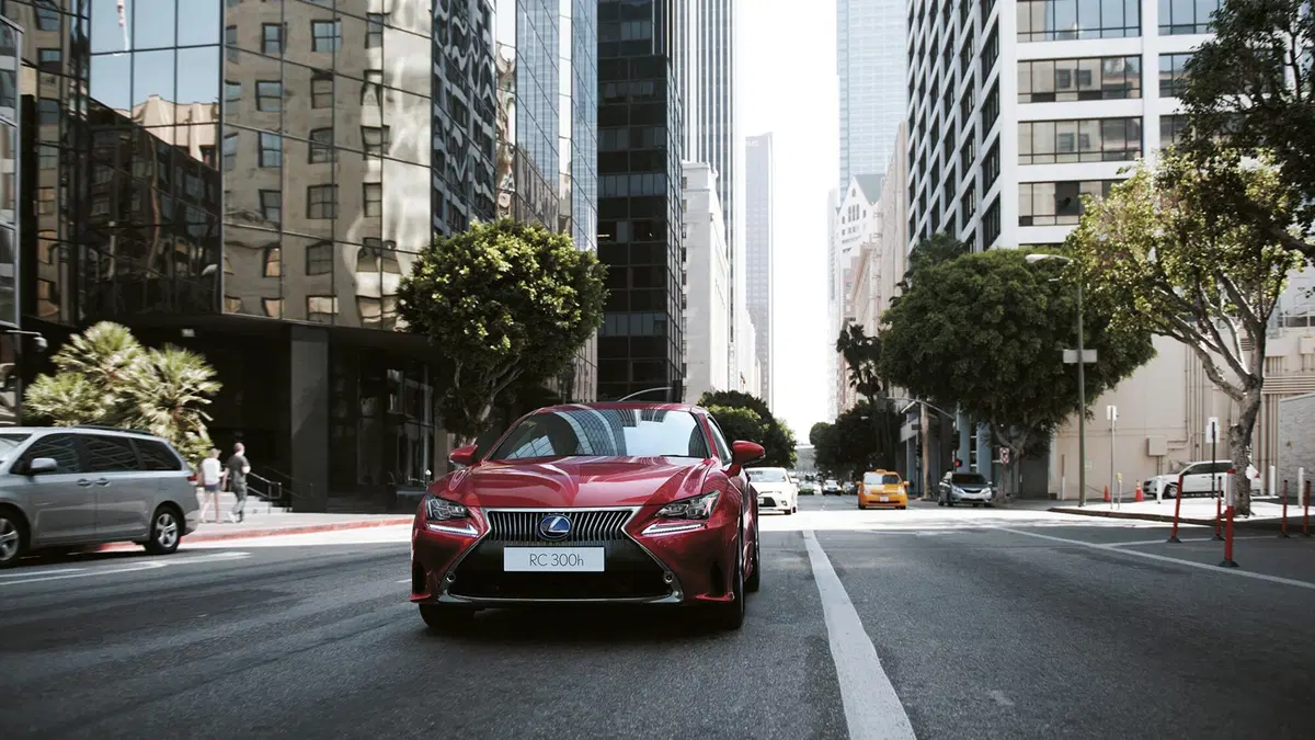 Quale comprare, Confronto: Lexus RC 300h Vs Chevrolet Camaro 2.0 Turbo (10)