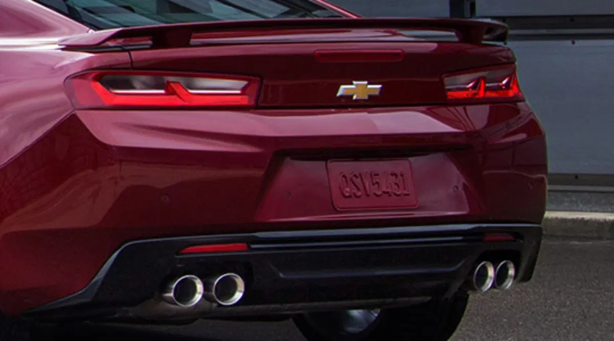 Quale comprare, Confronto: Lexus RC 300h Vs Chevrolet Camaro 2.0 Turbo (9)