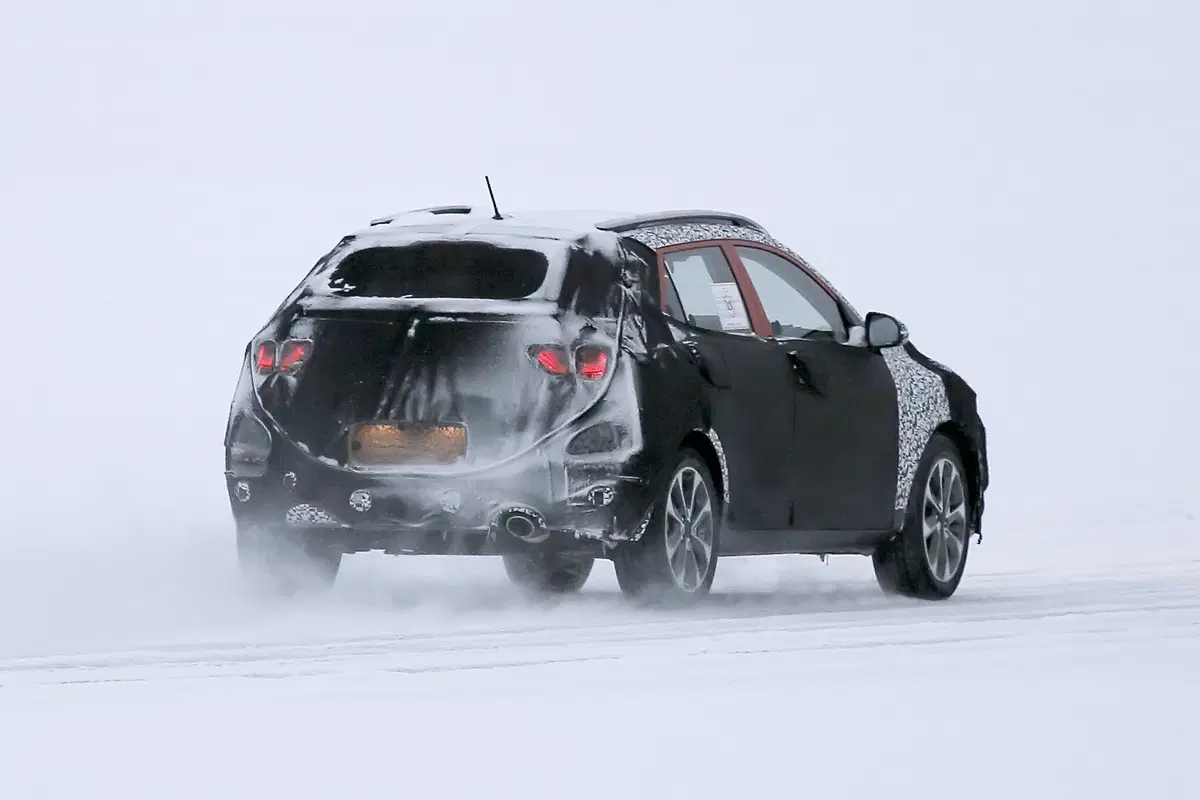 Kia Stonic: immagini dai test sulla neve (2)