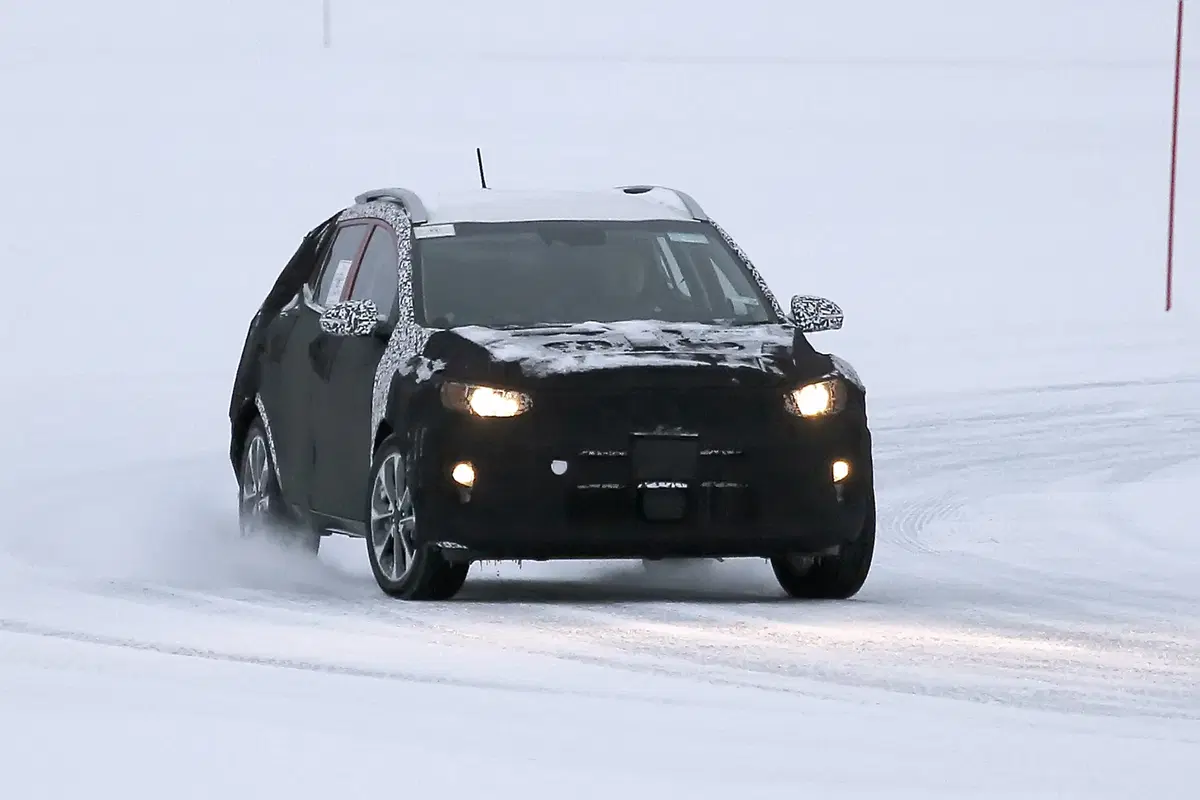Kia Stonic: immagini dai test sulla neve (5)