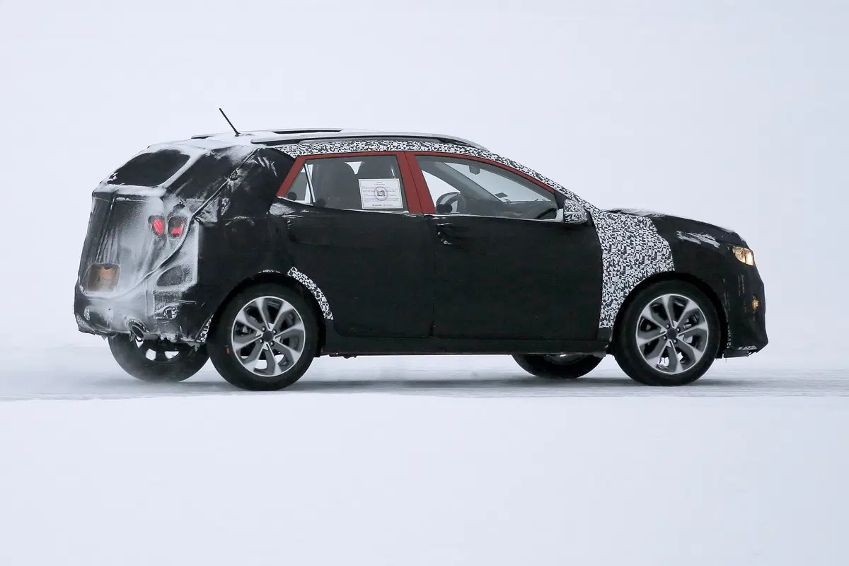Kia Stonic: immagini dai test sulla neve (4)