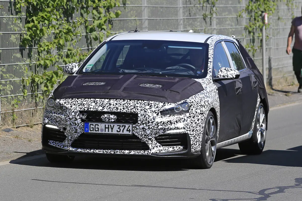 Hyundai i30 N, i primi scatti